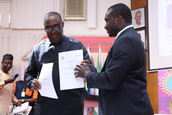 Refinance Calculator tool: Refinancing Your Student Loans: When to Do It — free financial calculator